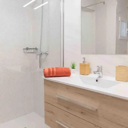 Modern And New 3 Beds, 2 Bath,ac *
