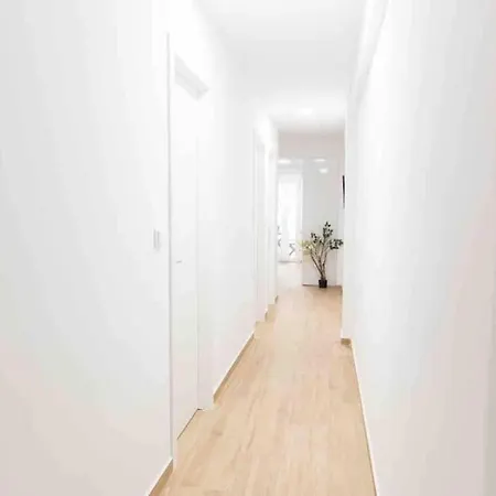 Modern And New 3 Beds, 2 Bath,ac *