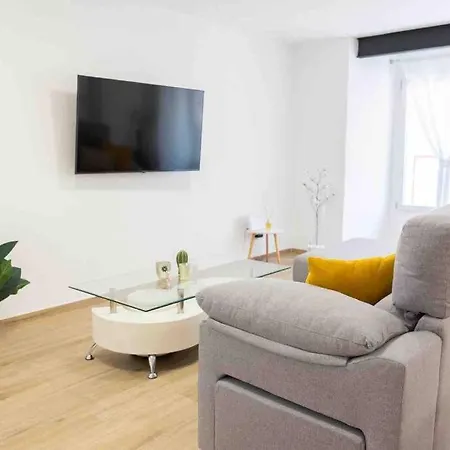 Modern And New 3 Beds, 2 Bath,ac Apartment