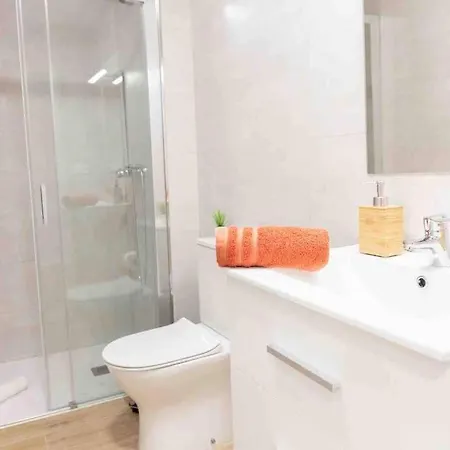 Modern And New 3 Beds, 2 Bath,ac Apartment *