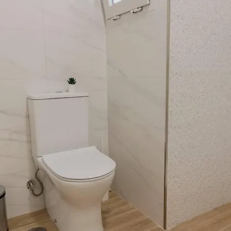 Modern And New 3 Beds, 2 Bath,ac Apartment *